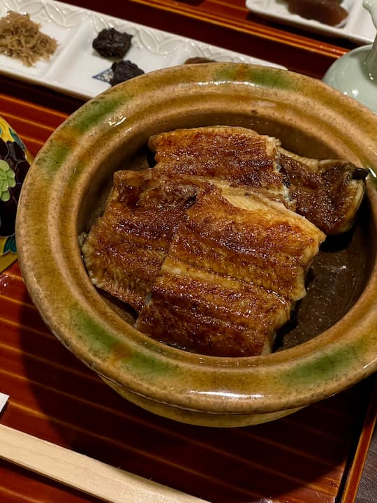 Crispy-skinned unagi with a subtly sweet flavor, grilled to perfection at Okuniya Mambei, Kyoto's top unagi restaurant